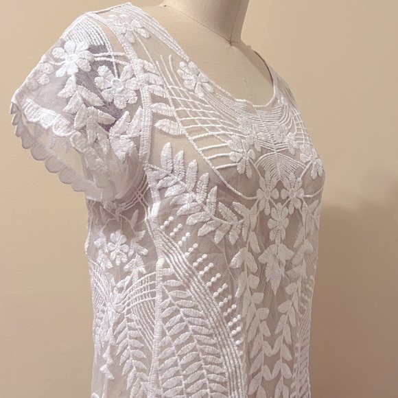 New Express allover embroidery top - Picture 4 of 6